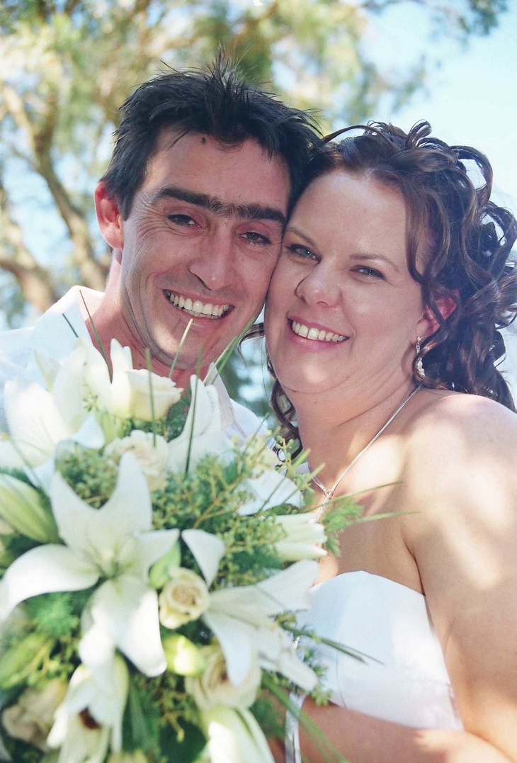 Melanie & Brett:close -up of bride & groom