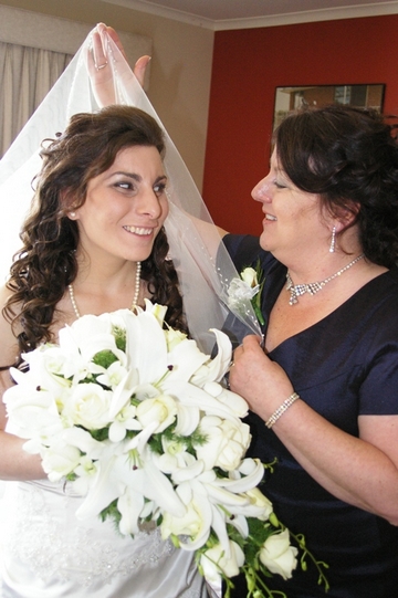 Bridal Wedding Photo with Mum